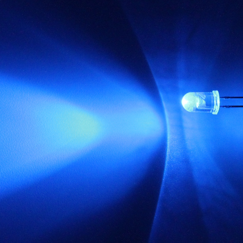LED 5mm modrá 5860mcd/30° čirá Hebei 530LB7C