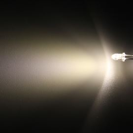 LED 3mm teplá bílá 8000mcd/30° čirá Hebei 330PWO4C