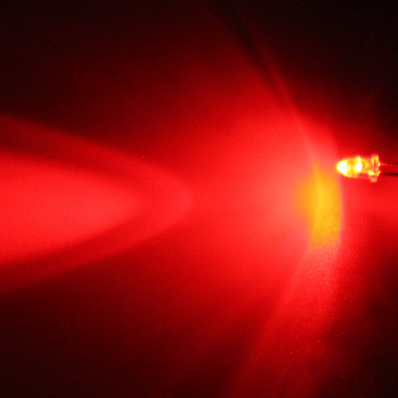 Levně Led 3mm červená samoblikací 5000mcd/30° čirá optosupply osr5ms3131a