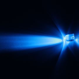 LED 10mm modrá 8200mcd/23° čirá Hebei 1025LB7C