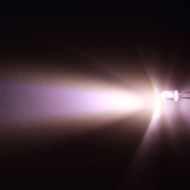 LED 5mm teplá bílá 8000mcd/30° čirá Hebei 530XWO4C