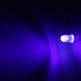 LED 5mm ultrafialová 4000uW/30° čirá Hebei 530MUV9C